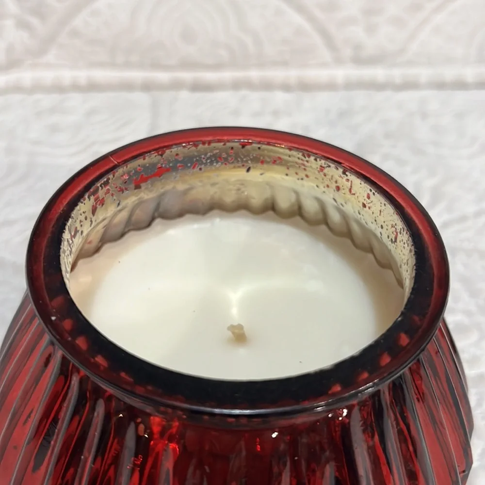 Holiday Peppermint & Vanilla candle with‎ topper lid, new
